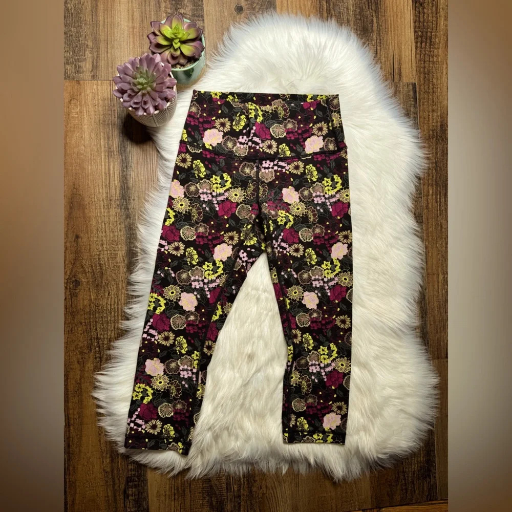 Lululemon Black Floral Wunder Under Flux High Rise Tight Cropped Legging Size 6